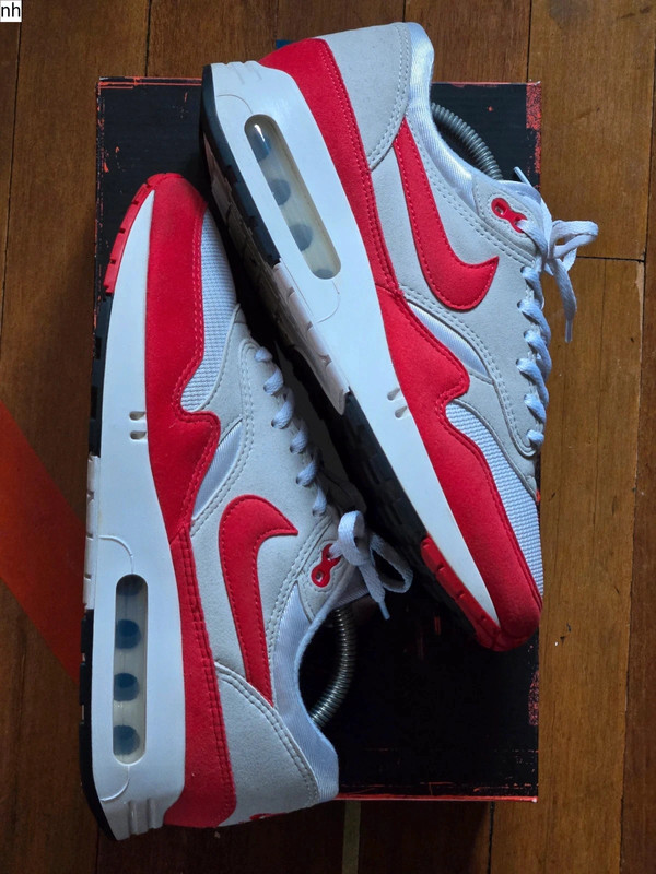 Baskets rouges